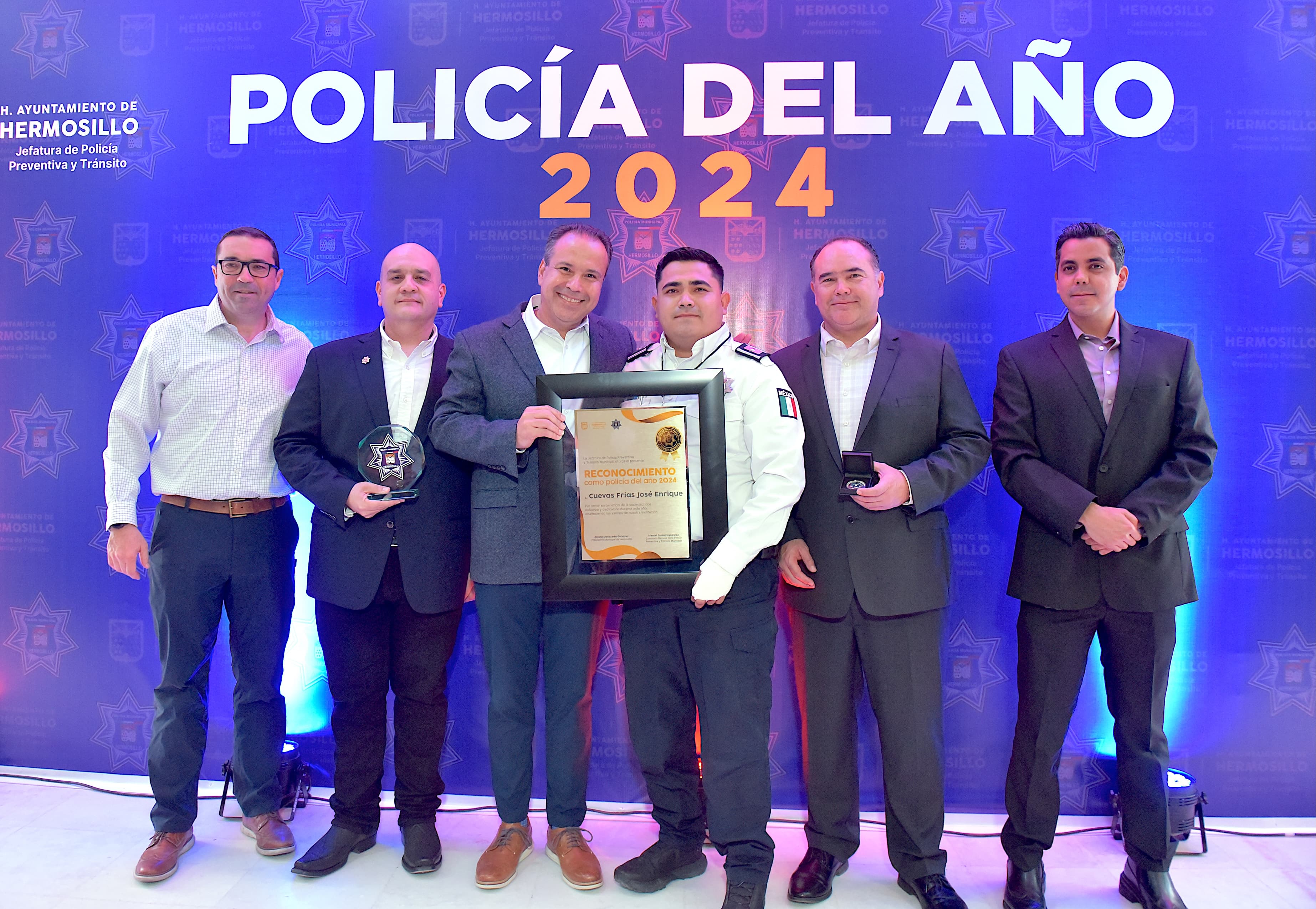 José Enrique Cuevas, Primer Policía de Tránsito en Recibir Máximo Reconocimiento