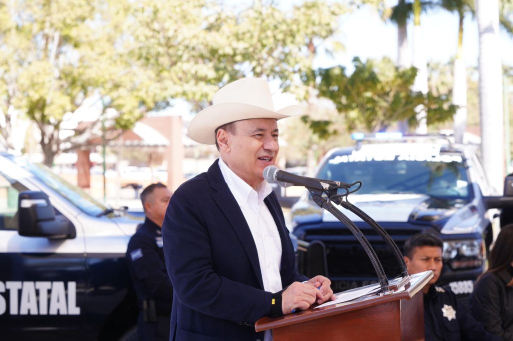 Gobernador Durazo entrega becas a estudiantes universitarios en&nbsp;Sonora