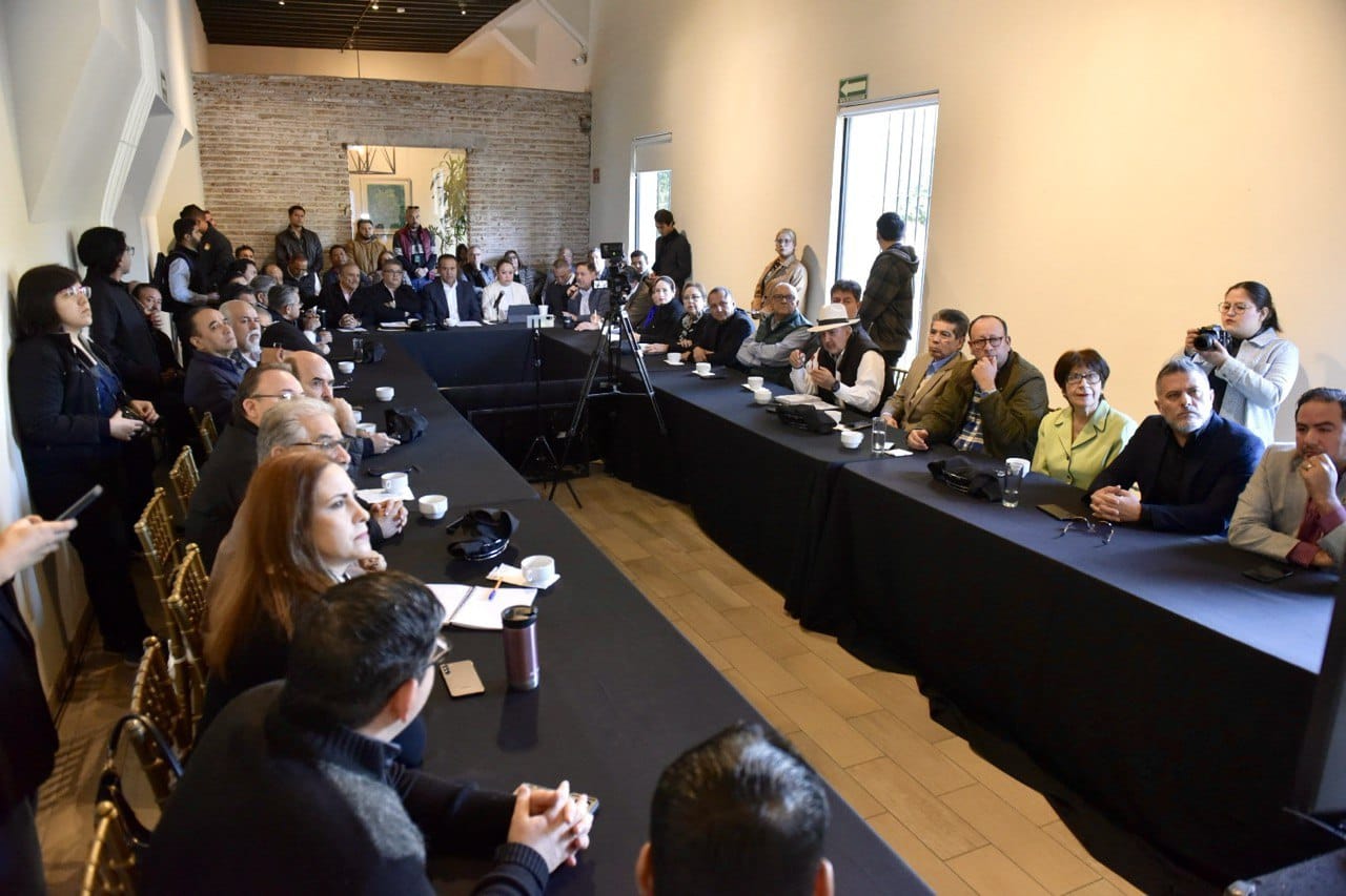 Promete alcalde transparencia y vigilancia en obra del paso a desnivel