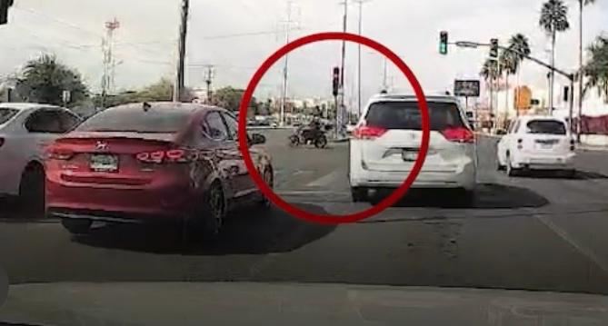 Motociclista ignora semáforo en rojo y pierde la vida en accidente en&nbsp;Hermosillo