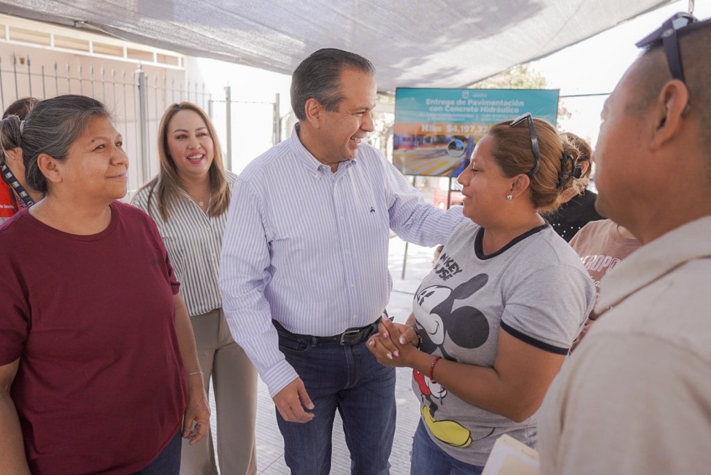 Toño Astiazarán entrega pavimentación de concreto en&nbsp;Hermosillo