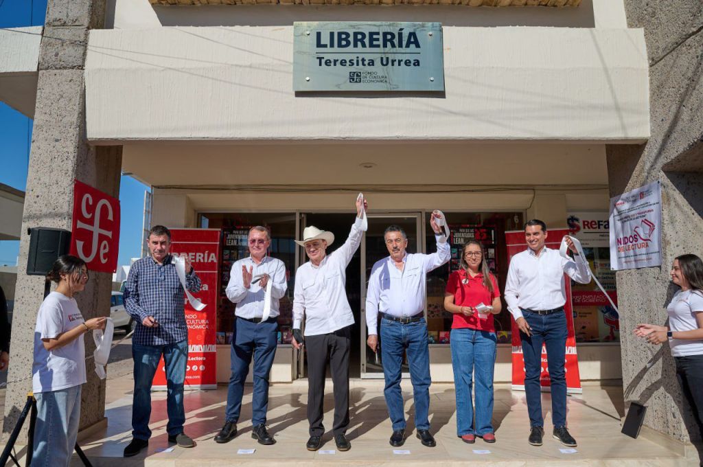 Gobernador de Sonora entrega becas e inaugura librería del FCE en&nbsp;Cajeme