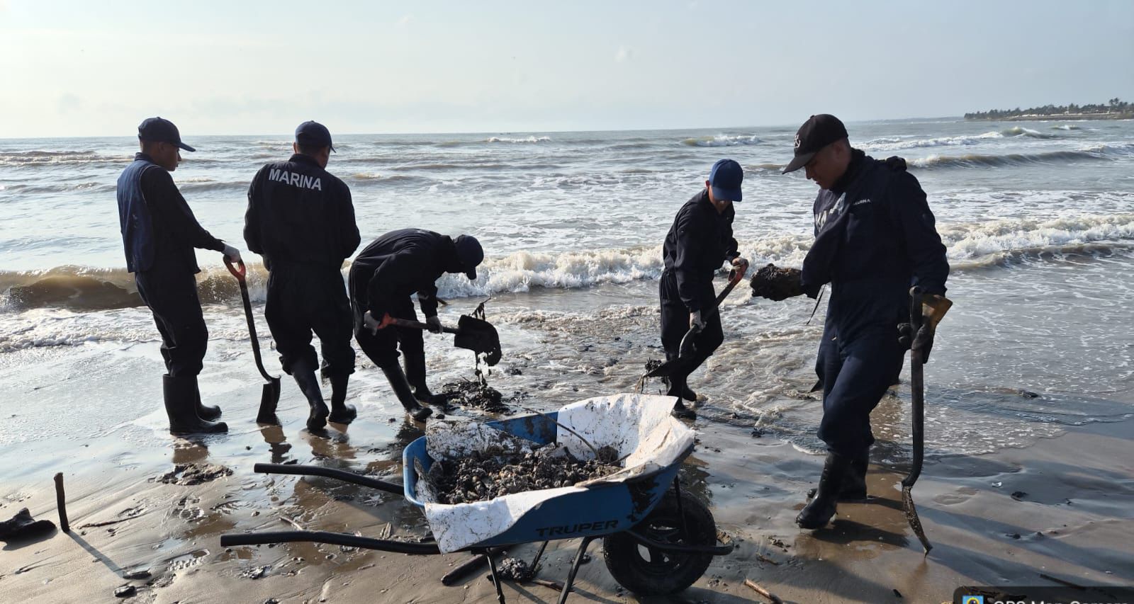 Autoridades federales mantienen acciones ante presencia de hidrocarburos en costas del Golfo de México