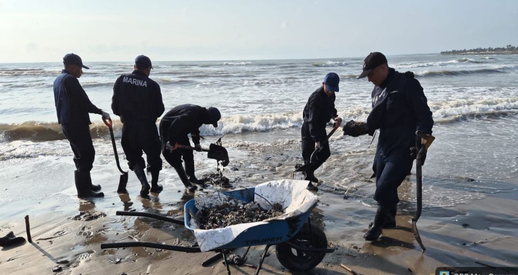 Autoridades federales mantienen acciones ante presencia de hidrocarburos en costas del Golfo de&nbsp;México