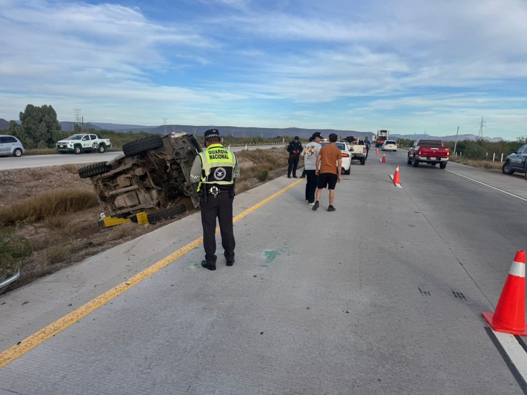 Volcadura en la México 15 deja tres lesionados en Empalme