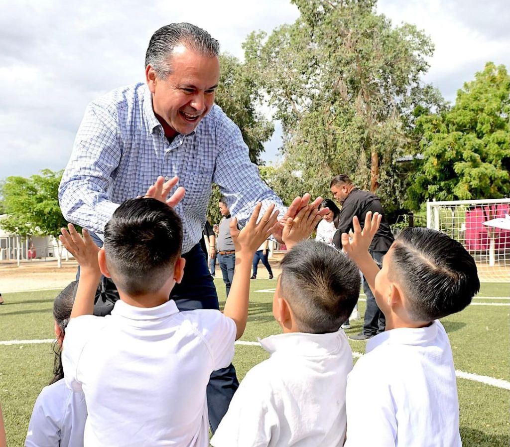 Entregan cancha de futbol en la primaria Hilarión Santos Sandoval de Las&nbsp;Lomas