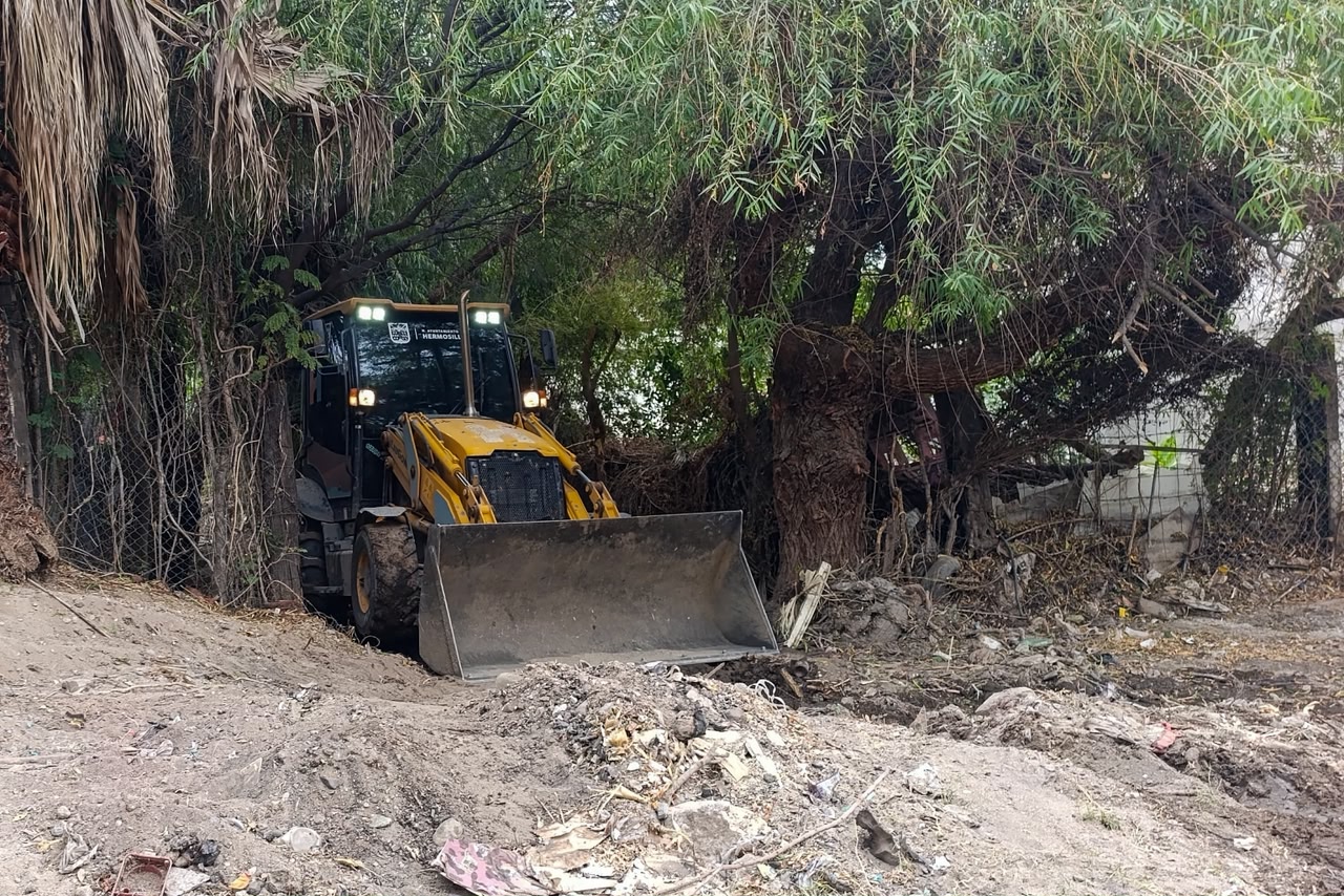 Avanza 80% limpieza y desazolve de canales y arroyos en Hermosillo